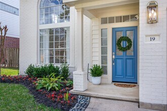 19 Tender Violet Pl in The Woodlands, TX - Building Photo - Building Photo