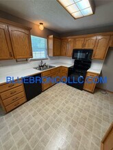 1610 Roberta Dr in Raymore, MO - Building Photo - Building Photo