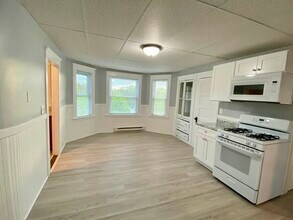 308 Pleasant St in Bridgewater, MA - Building Photo - Building Photo