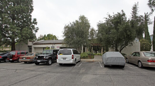 Plummer Park Apartments in Northridge, CA - Building Photo - Building Photo