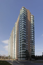 Hillcrest Suites in Mississauga, ON - Building Photo - Building Photo