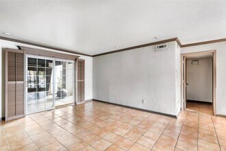 2744 Briarhurst Dr in Houston, TX - Building Photo - Building Photo