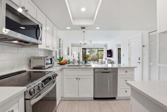 600 Neapolitan Way, Unit SI ID1494627P in Naples, FL - Building Photo - Building Photo