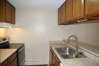 1842 Canyon Blvd, Unit 110 in Boulder, CO - Foto de edificio - Building Photo