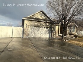 8313 Boulder Creek Rd in West Jordan, UT - Building Photo