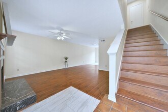 9901 Sharpcrest St in Houston, TX - Building Photo - Building Photo