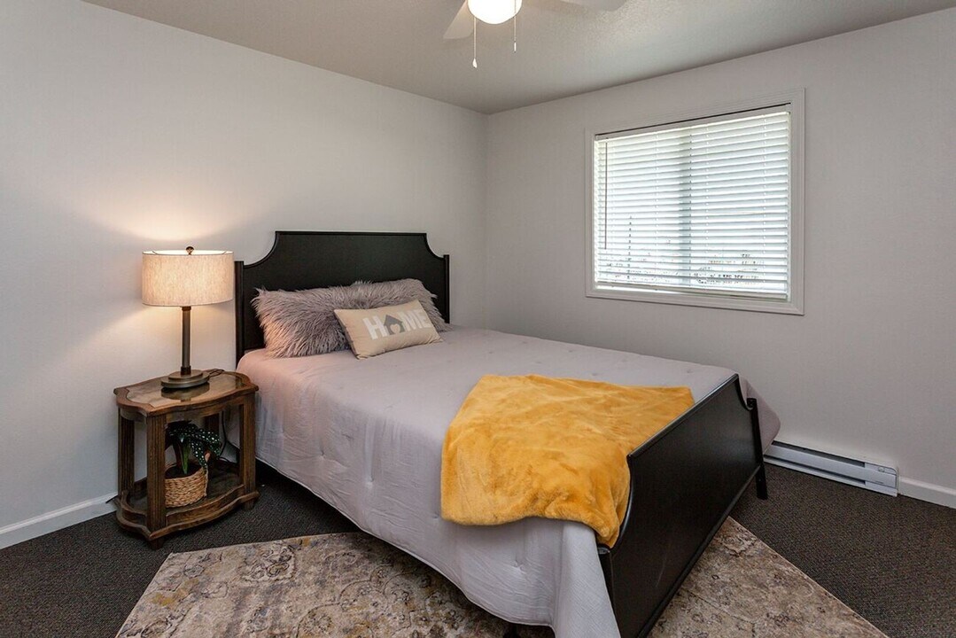 3813 E 27th St in Des Moines, IA - Building Photo