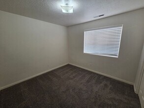 165 N 300 E in Washington, UT - Building Photo - Building Photo