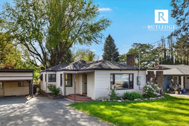 134 Highland Dr in Medford, OR - Foto de edificio - Building Photo