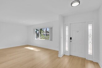 905 Sunset Rd in Boynton Beach, FL - Building Photo - Building Photo