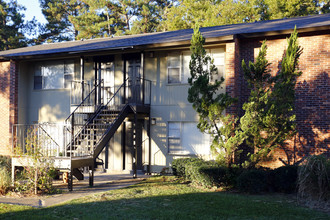 Pine Trails in Clinton, MS - Foto de edificio - Building Photo