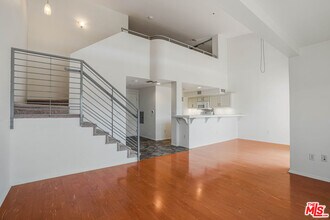 13200 Pacific Promenade in Los Angeles, CA - Foto de edificio - Building Photo