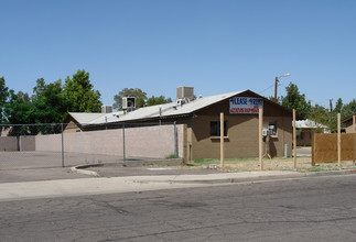 5828 W Rose Ln in Glendale, AZ - Building Photo - Building Photo