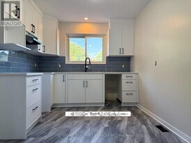 865 Woodroffe Ave in Ottawa, ON - Building Photo