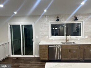 5016 Lambsgate Ln in Woodbridge, VA - Building Photo - Building Photo