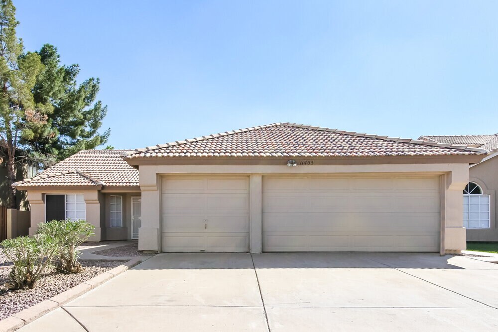 11405 W Olive Dr in Avondale, AZ - Building Photo