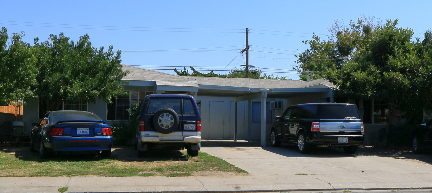 424-426 Greenbrier Ave in Manteca, CA - Building Photo