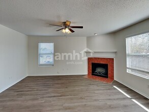 4840 Eagle Trace Dr in Fort Worth, TX - Foto de edificio - Building Photo