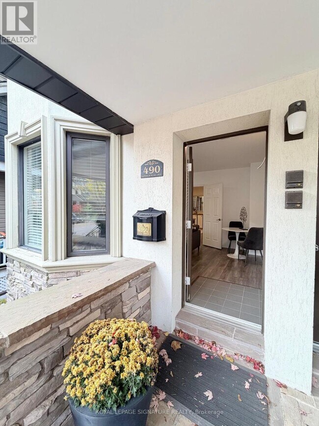 490 Windermere Ave in Toronto, ON - Building Photo - Building Photo