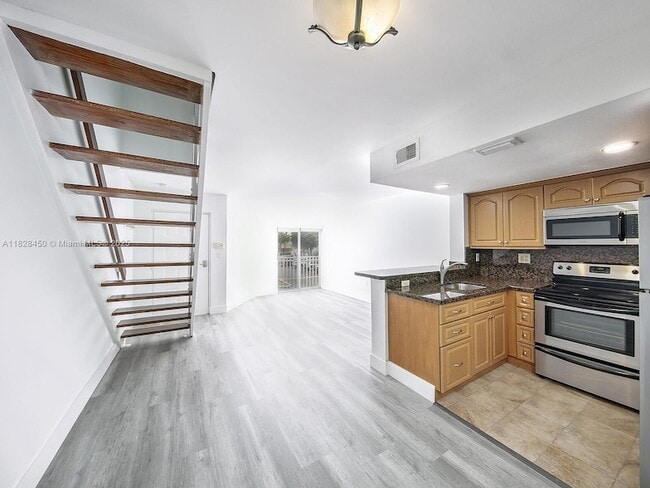 670 NW 85th Pl, Unit 11201 in Miami, FL - Foto de edificio - Building Photo