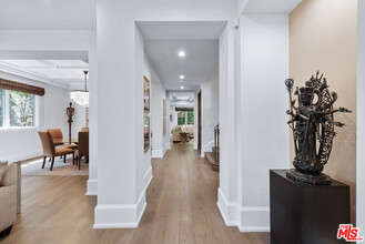 823 S Bundy Dr in Los Angeles, CA - Building Photo - Building Photo