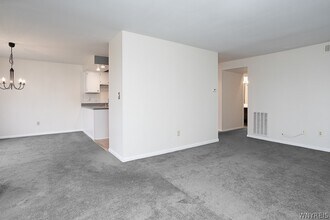 45 Beehunter Ct in East Amherst, NY - Building Photo - Building Photo