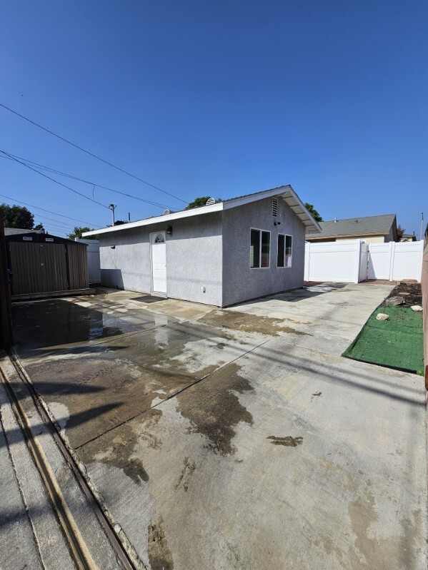 property at 290 E 57th St