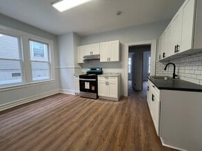 55 Schley St, Unit Apt #1 in Newark, NJ - Building Photo - Building Photo