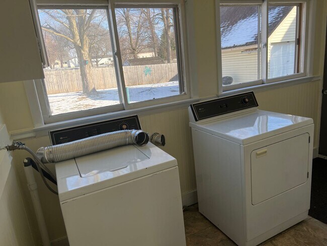 136 N Dewey Ave in Jefferson, WI - Building Photo - Building Photo