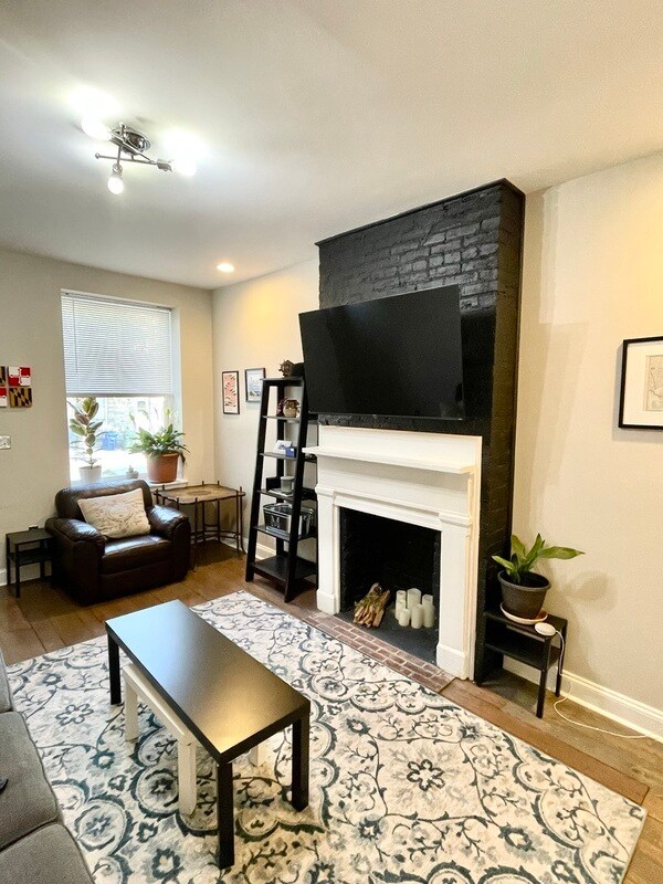244 S Washington St in Baltimore, MD - Building Photo - Building Photo