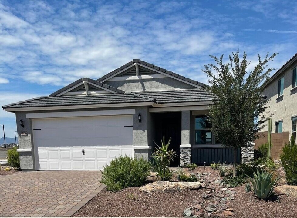 17976 W Jones Ave in Goodyear, AZ - Building Photo