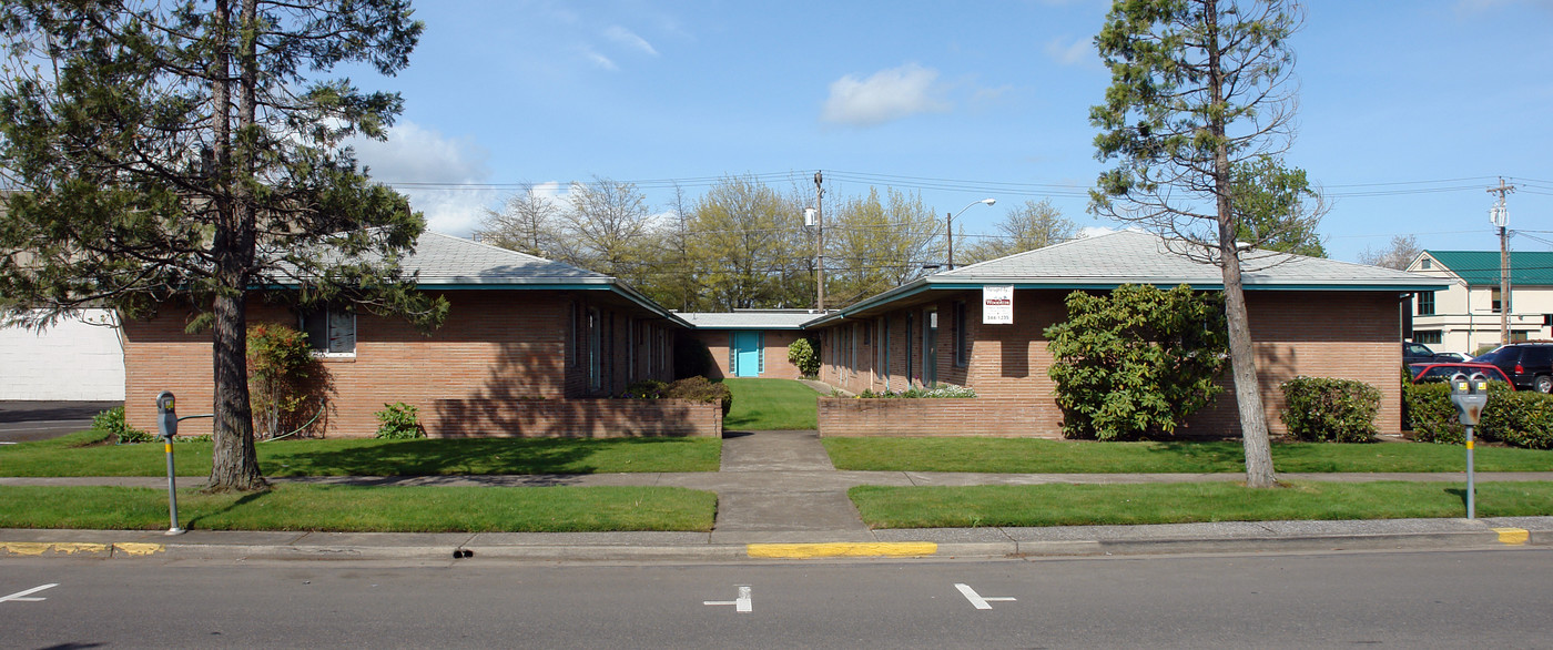 1570 Pearl St in Eugene, OR - Building Photo