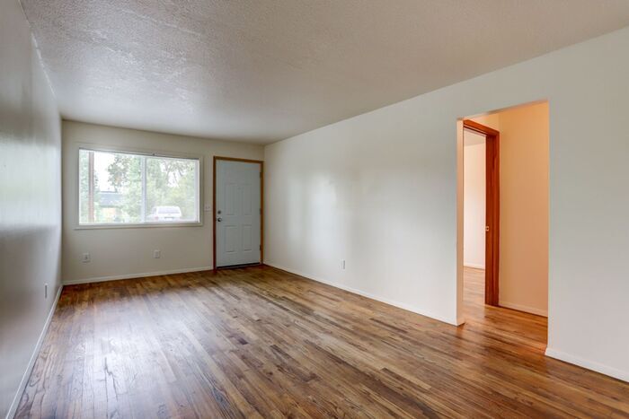 11540 SW Hall Blvd in Tigard, OR - Building Photo