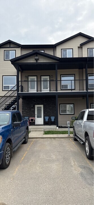 3822 Dewdney Ave E in Regina, SK - Building Photo