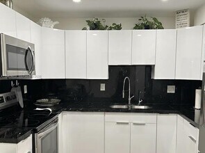 2450 NE 135th St in North Miami, FL - Building Photo - Building Photo