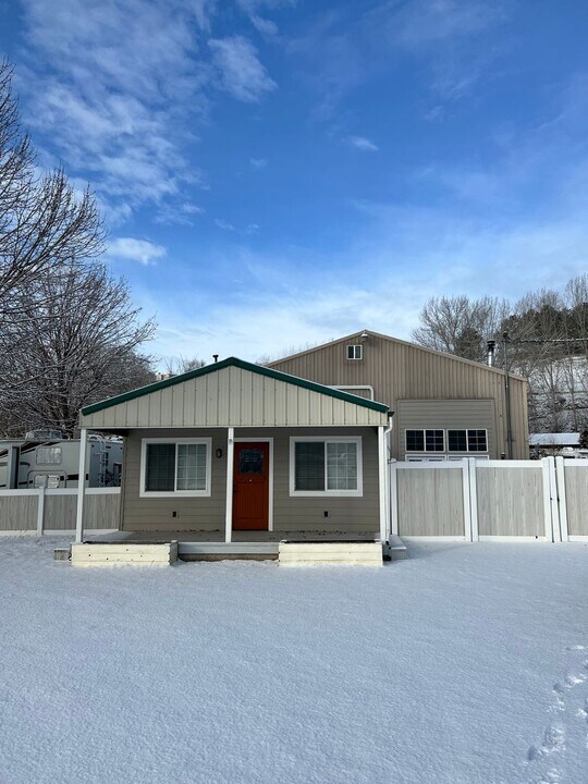 3040 Clemans Rd in Clarkston, WA - Building Photo