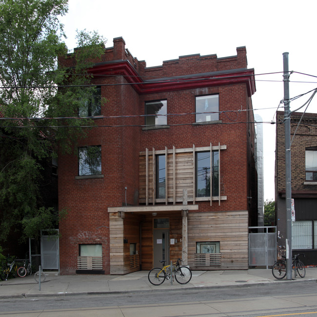 Na-Me-Res Residence in Toronto, ON - Building Photo - Primary Photo