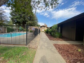 2465-2467 American River Dr in Sacramento, CA - Foto de edificio - Building Photo
