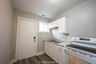 2932 N Dearborn St, Unit B in Indianapolis, IN - Building Photo - Building Photo