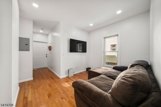 31 Park Ave in Dumont, NJ - Building Photo - Building Photo