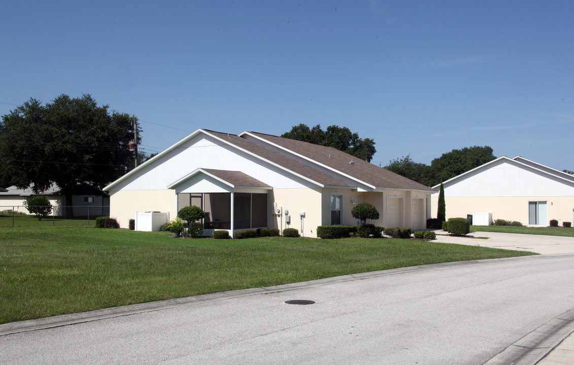 The Meadowood Townhomes in Lakeland, FL - Foto de edificio