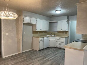 505 Post Oak Ln in Moore, OK - Building Photo - Building Photo