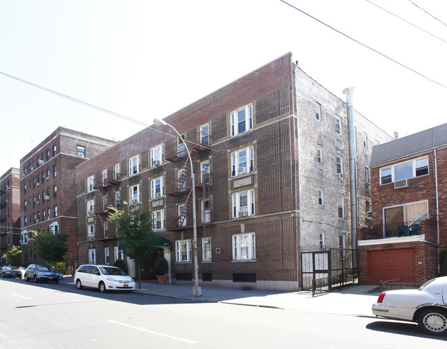 30-49 Crescent Street in Long Island City, NY - Building Photo - Building Photo