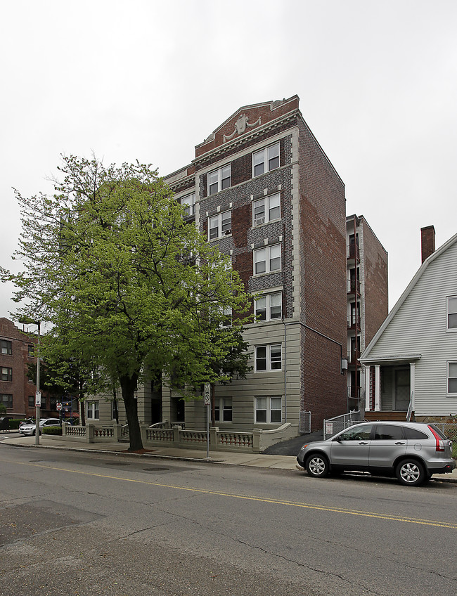 116 Washington St in Brighton, MA - Foto de edificio - Building Photo