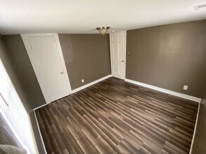 4951 Hillsboro Ave in Charlotte, NC - Building Photo - Building Photo