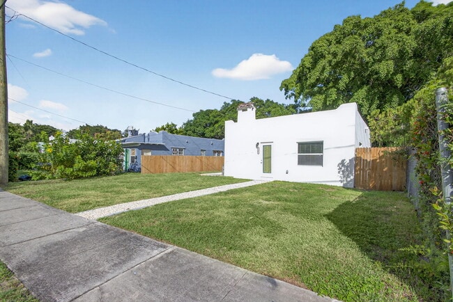 3108 Greenwood Ave in West Palm Beach, FL - Building Photo - Building Photo