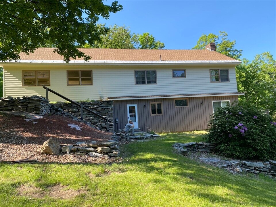 115 Montague Rd in Leverett, MA - Building Photo