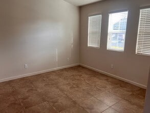 2578 Bell Port Ave in Tulare, CA - Building Photo - Building Photo