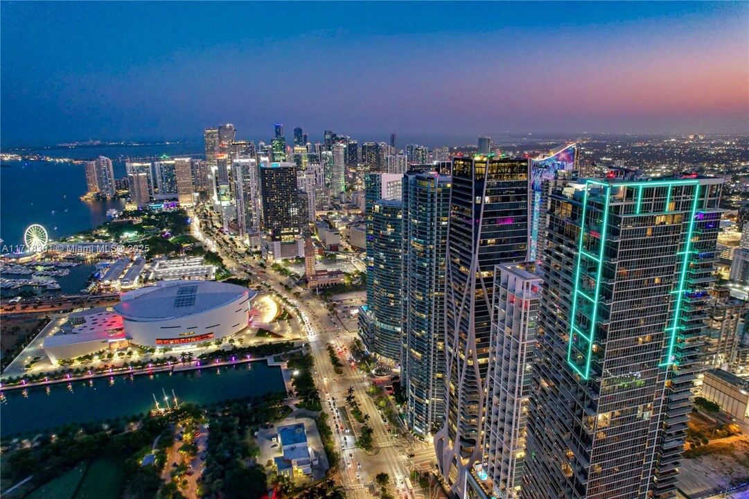 1100 Biscayne Blvd in Miami, FL - Building Photo