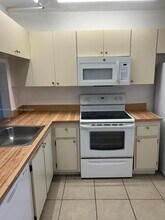 10425 NW 8th St in Pembroke Pines, FL - Building Photo - Building Photo